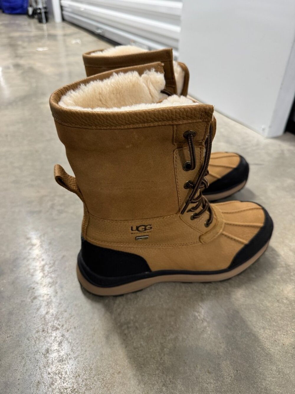 UGG Adirondack III waterproof winter boots in women’s size 9. - Picture 2 of 4